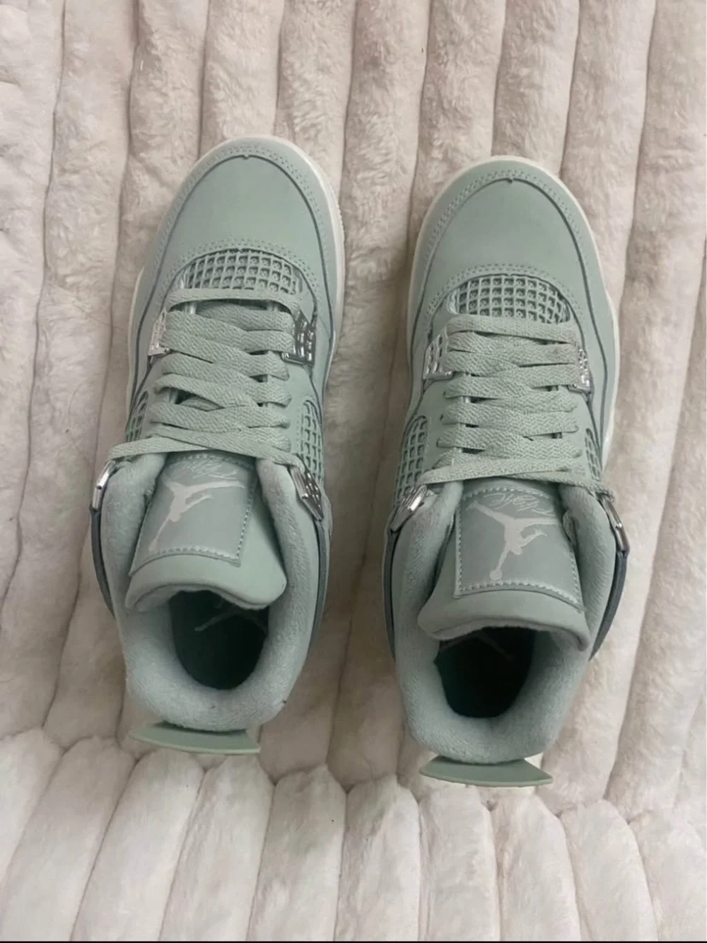 Jordan Sneakers in Mint Green youth 6.5